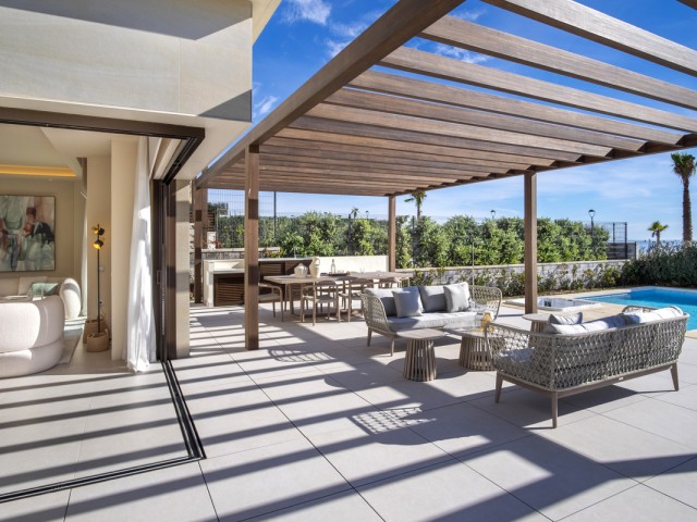 5 Bedrooms Villa in New Golden Mile