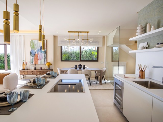 5 Bedrooms Villa in New Golden Mile