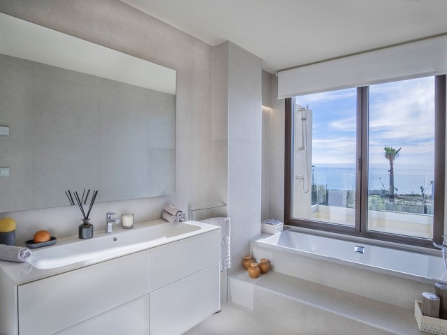 5 Bedrooms Villa in New Golden Mile