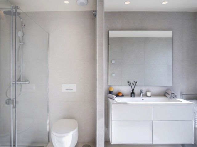 5 Bedrooms Villa in New Golden Mile