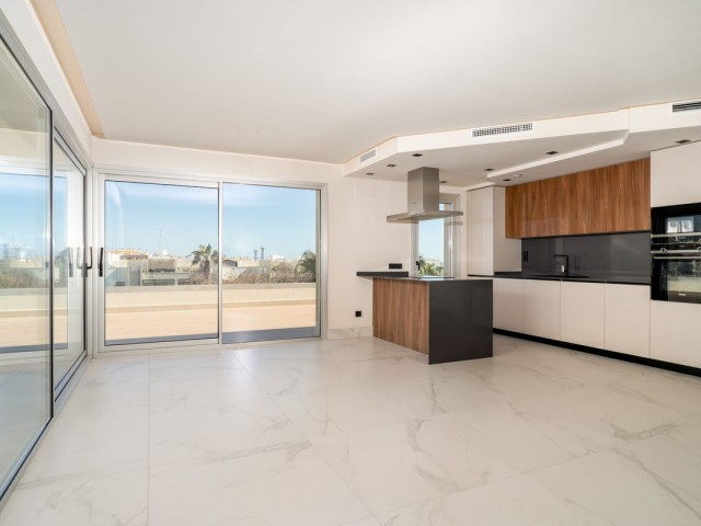 Penthouse avec 4 Chambres  à San Pedro de Alcántara