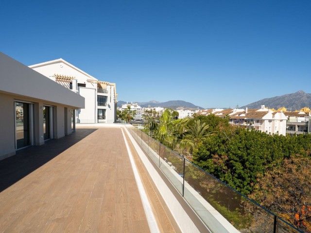 Penthouse avec 4 Chambres  à San Pedro de Alcántara