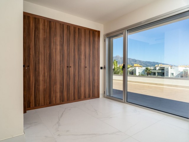 Penthouse avec 4 Chambres  à San Pedro de Alcántara