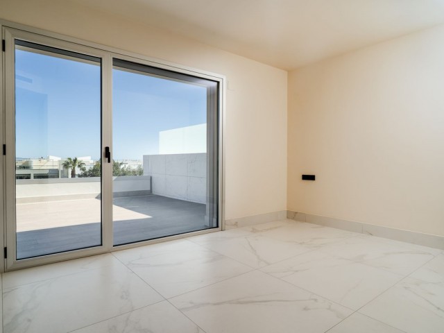 Penthouse avec 4 Chambres  à San Pedro de Alcántara