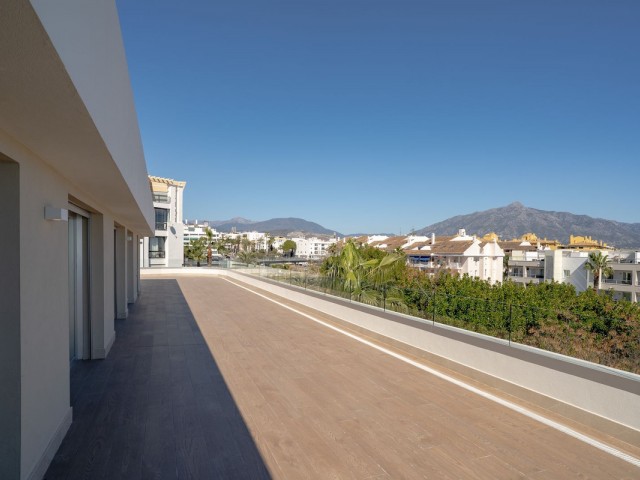 Penthouse avec 4 Chambres  à San Pedro de Alcántara