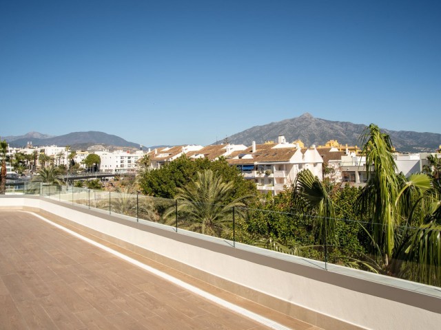 Penthouse avec 4 Chambres  à San Pedro de Alcántara