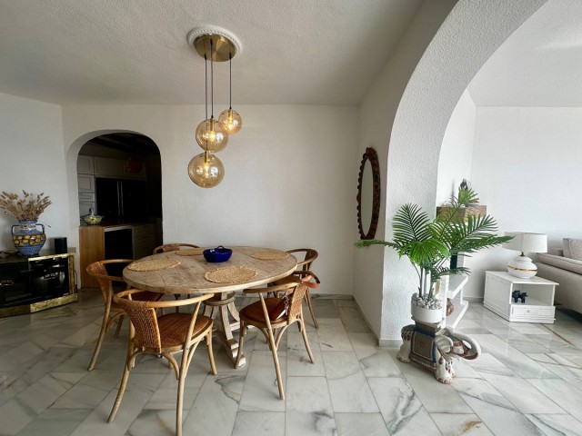 Penthouse avec 3 Chambres  à Calahonda