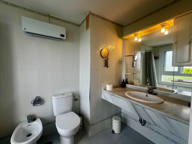 Penthouse avec 3 Chambres  à Calahonda