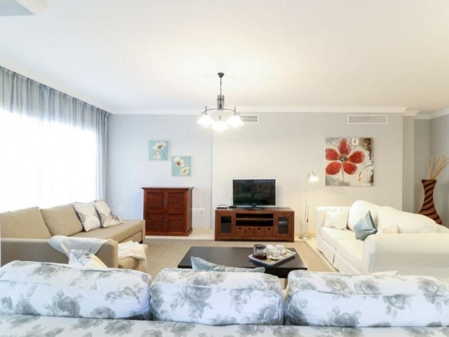 2 Bedrooms Apartment in San Pedro de Alcántara