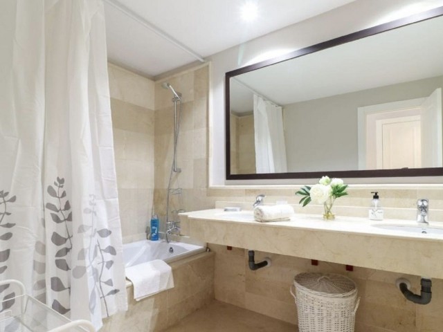 2 Bedrooms Apartment in San Pedro de Alcántara