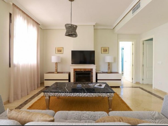 2 Bedrooms Apartment in Nueva Andalucía