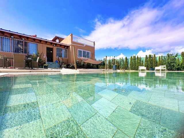 Villa avec 3 Chambres  à Estepona