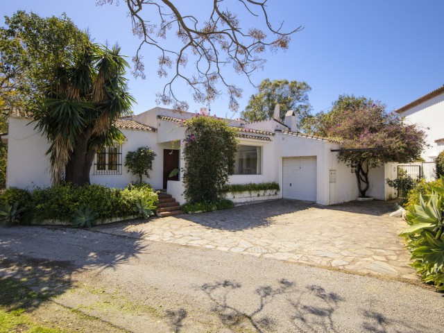 3 Bedrooms Villa in Guadalmina Baja