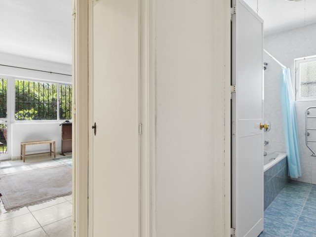 3 Bedrooms Villa in Guadalmina Baja