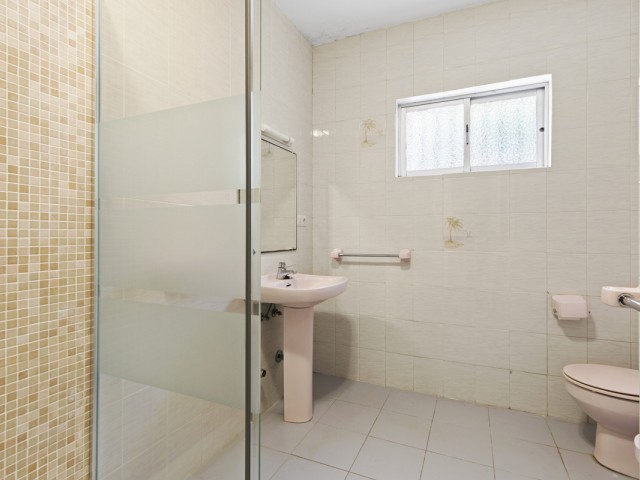 3 Bedrooms Villa in Guadalmina Baja