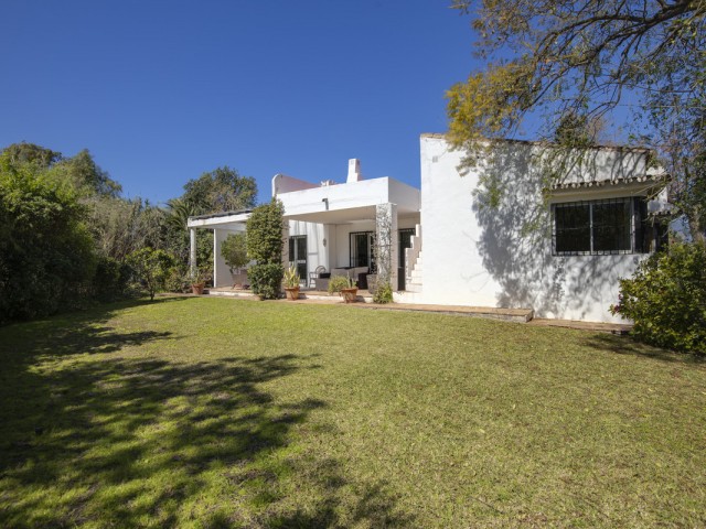 3 Bedrooms Villa in Guadalmina Baja