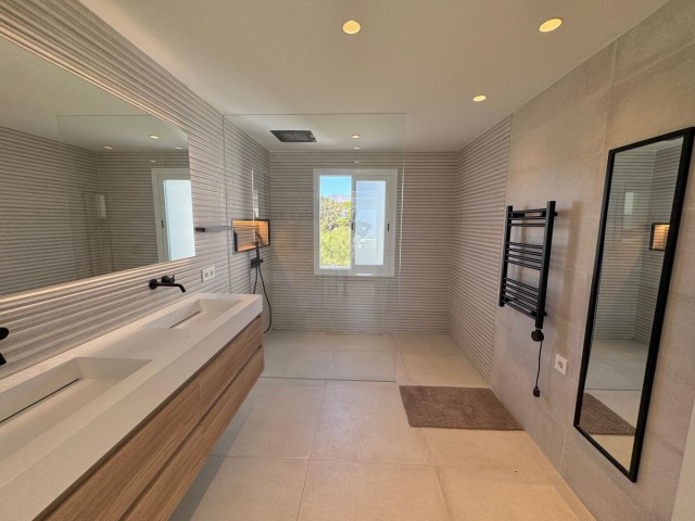 3 Bedrooms Apartment in Estepona