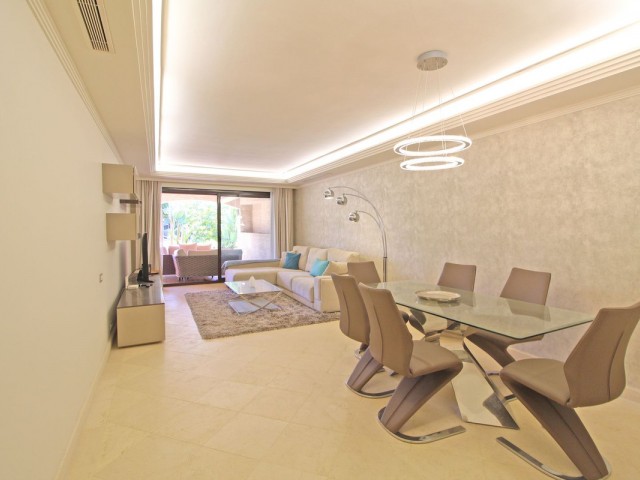 2 Bedrooms Apartment in Guadalmina Baja