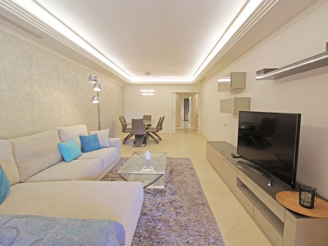 2 Bedrooms Apartment in Guadalmina Baja