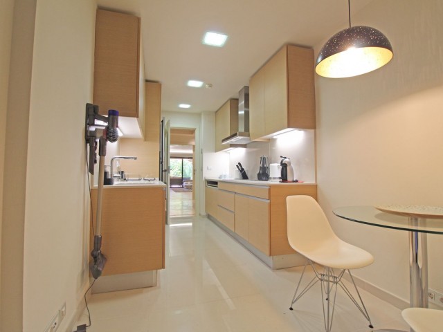 2 Bedrooms Apartment in Guadalmina Baja