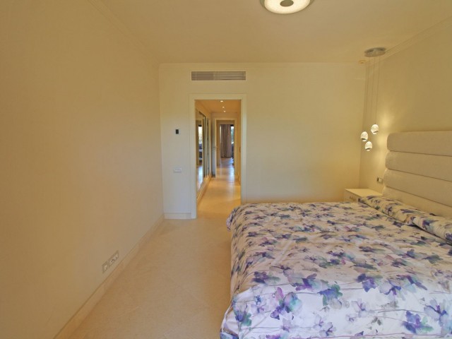 2 Bedrooms Apartment in Guadalmina Baja