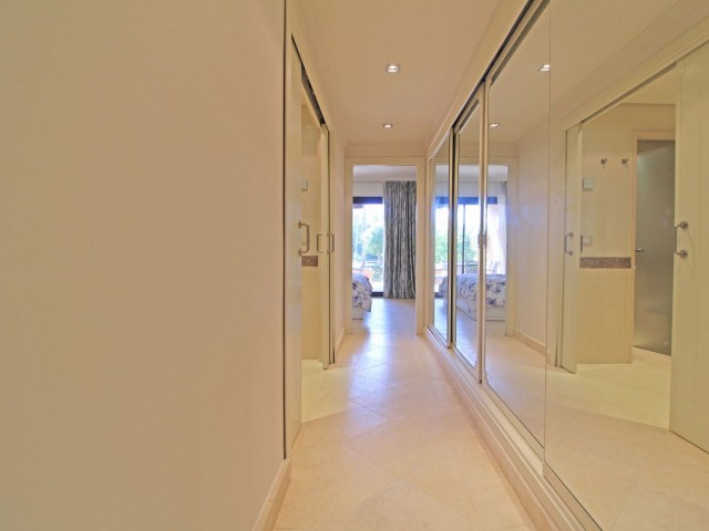 2 Bedrooms Apartment in Guadalmina Baja