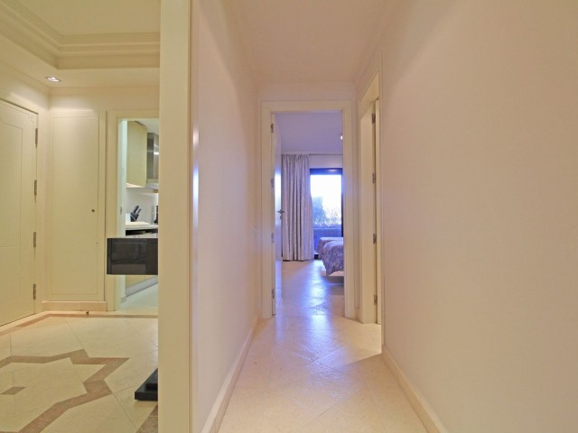 2 Bedrooms Apartment in Guadalmina Baja