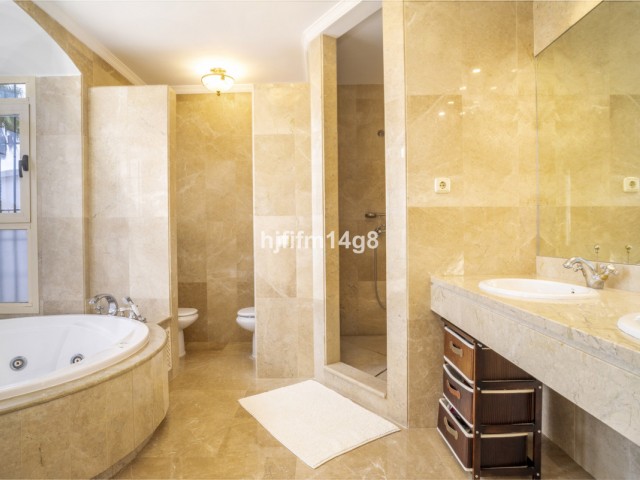 3 Soveroms Rekkehus i Nueva Andalucía