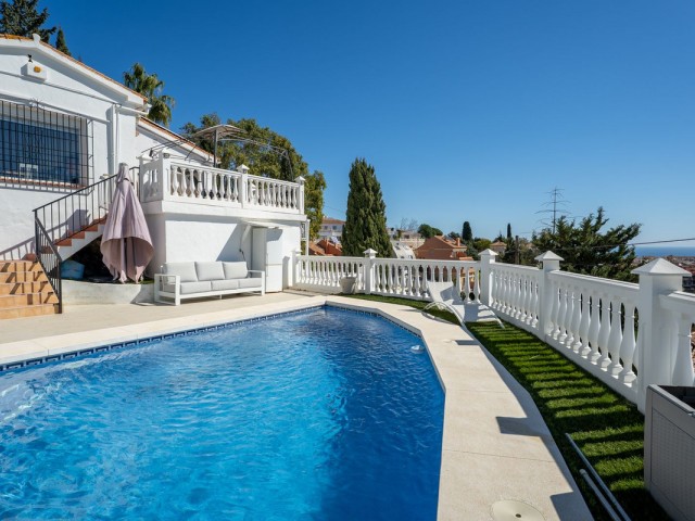 4 Bedrooms Villa in Fuengirola