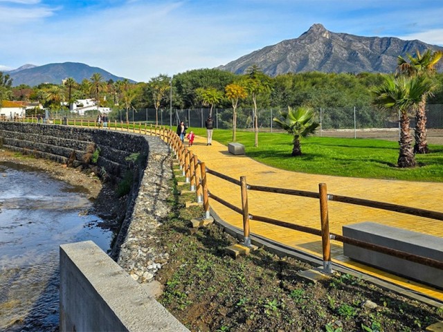 2 Bedrooms Apartment in Nueva Andalucía