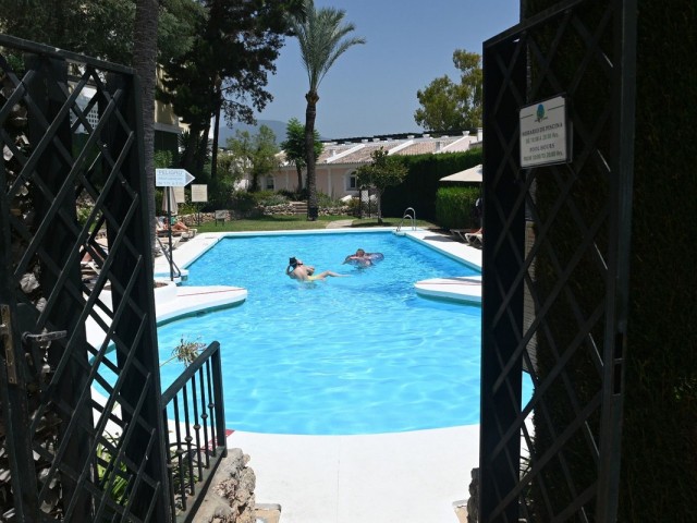 2 Bedrooms Apartment in Nueva Andalucía