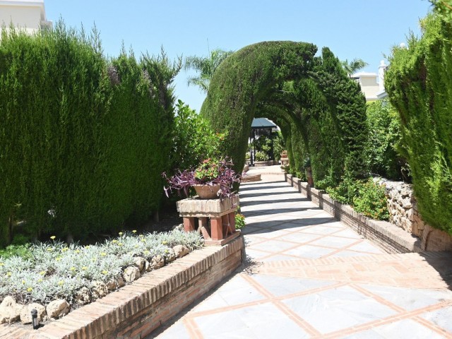 2 Bedrooms Apartment in Nueva Andalucía