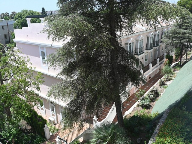 2 Bedrooms Apartment in Nueva Andalucía