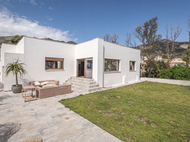 4 Bedrooms Villa in Benalmadena Pueblo