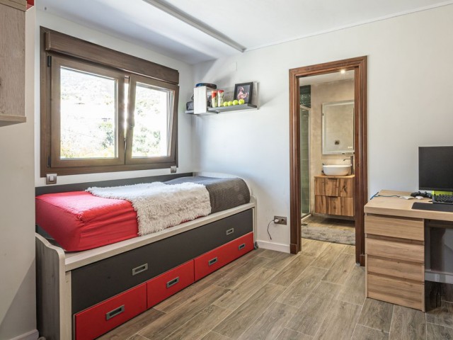 4 Bedrooms Villa in Benalmadena Pueblo