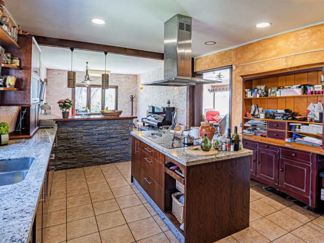 4 Bedrooms Villa in Benalmadena Pueblo