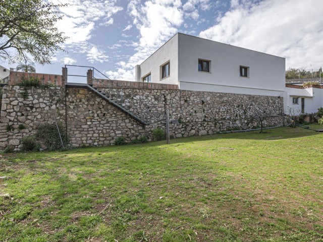 4 Bedrooms Villa in Benalmadena Pueblo