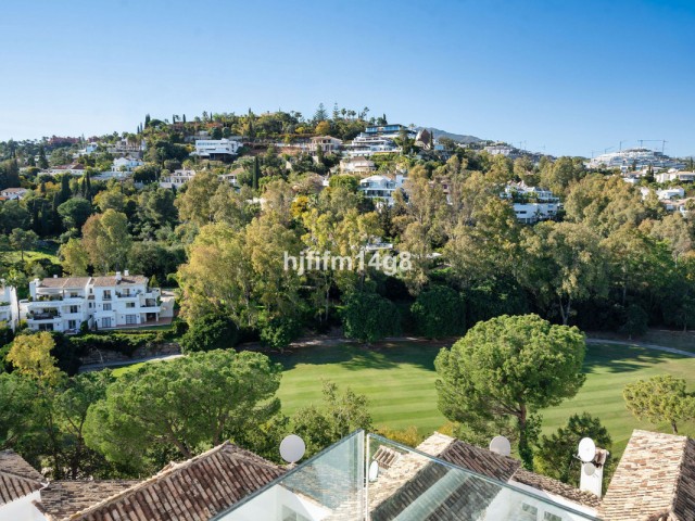 3 Bedrooms Apartment in Benahavís