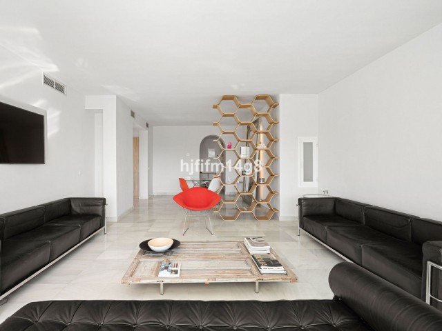 3 Bedrooms Apartment in Benahavís