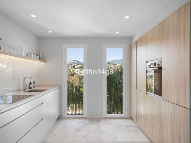 3 Bedrooms Apartment in Benahavís