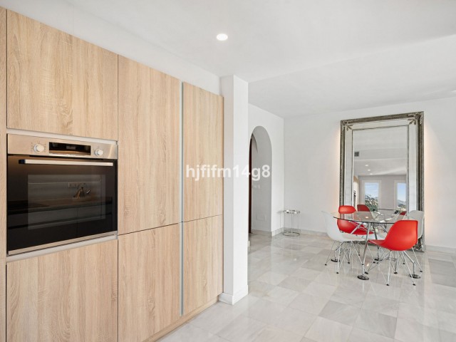 3 Bedrooms Apartment in Benahavís