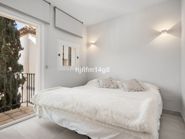 3 Bedrooms Apartment in Benahavís