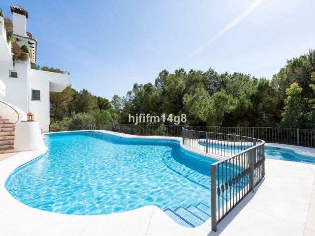 3 Bedrooms Apartment in Benahavís