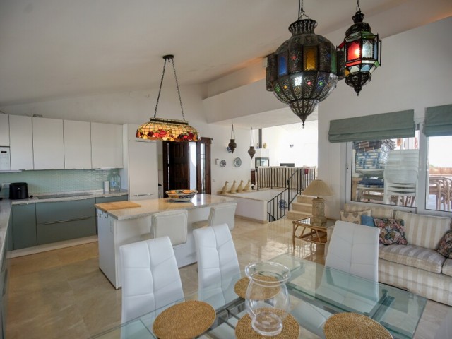 Villa avec 3 Chambres  à Estepona