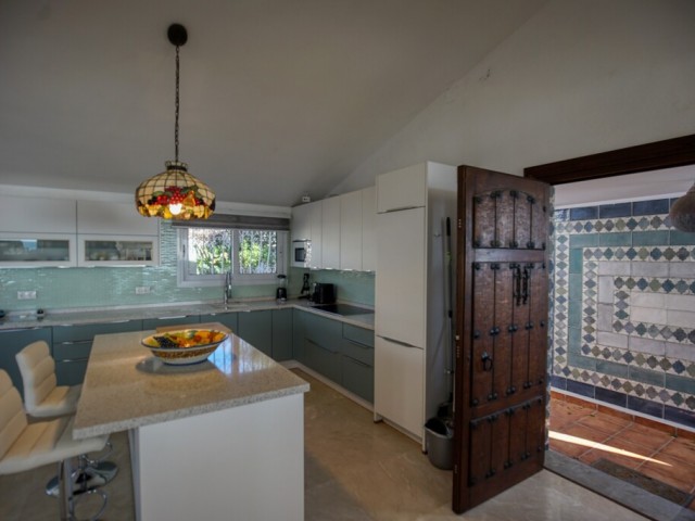 Villa avec 3 Chambres  à Estepona