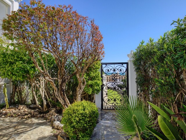 Villa avec 3 Chambres  à Estepona