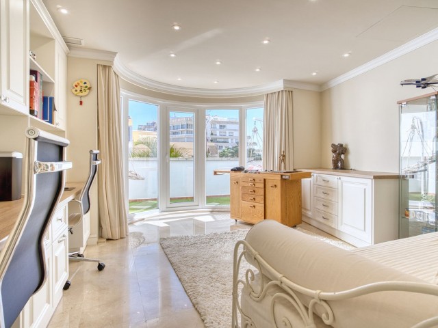 4 Bedrooms Townhouse in Marbella