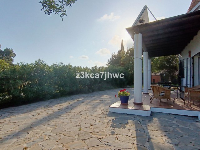 4 Bedrooms Villa in Estepona