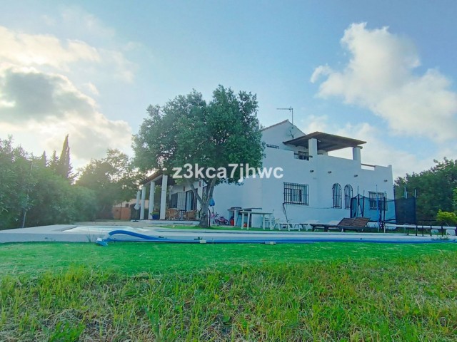 4 Bedrooms Villa in Estepona