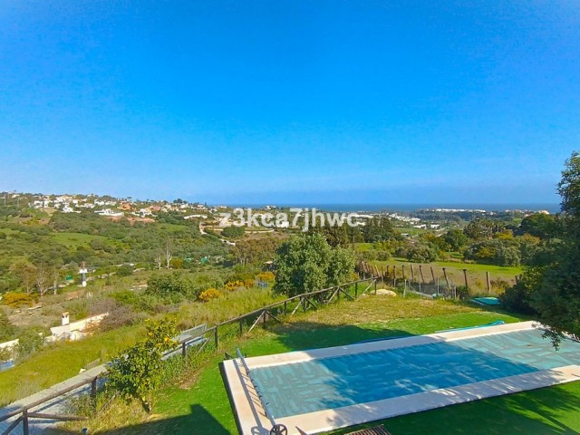 4 Bedrooms Villa in Estepona